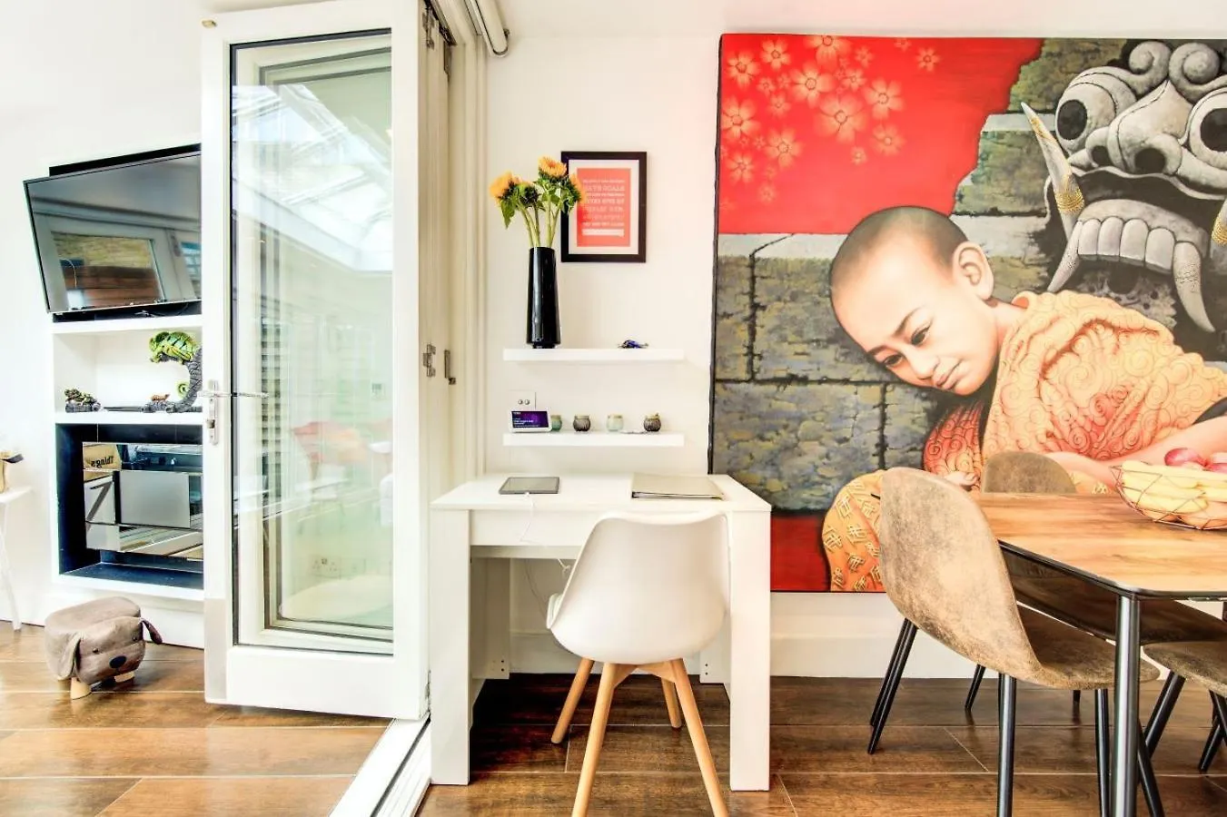 Stunning 4 Bedroom, 3 Bathroom House With Private Hottub & Gym - Escape London, In Lonon United Kingdom